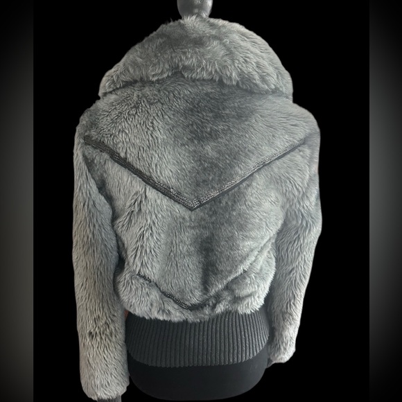 Early 2000s faux fur Chevron bomber - Picture 3 of 5